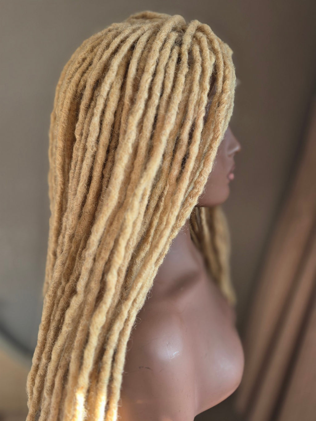 Blonde loc Crown profile
